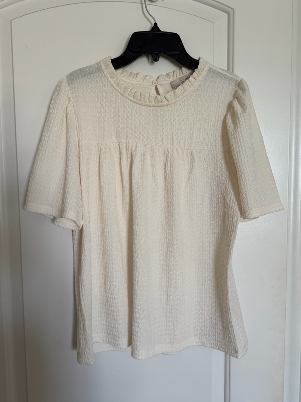 NWOT loft ivory cream short sleeve ruffle top crinkle fabric medium